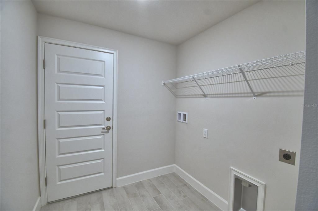 合同活跃: $546,792 (4 贝兹, 3 浴室, 2508 平方英尺)