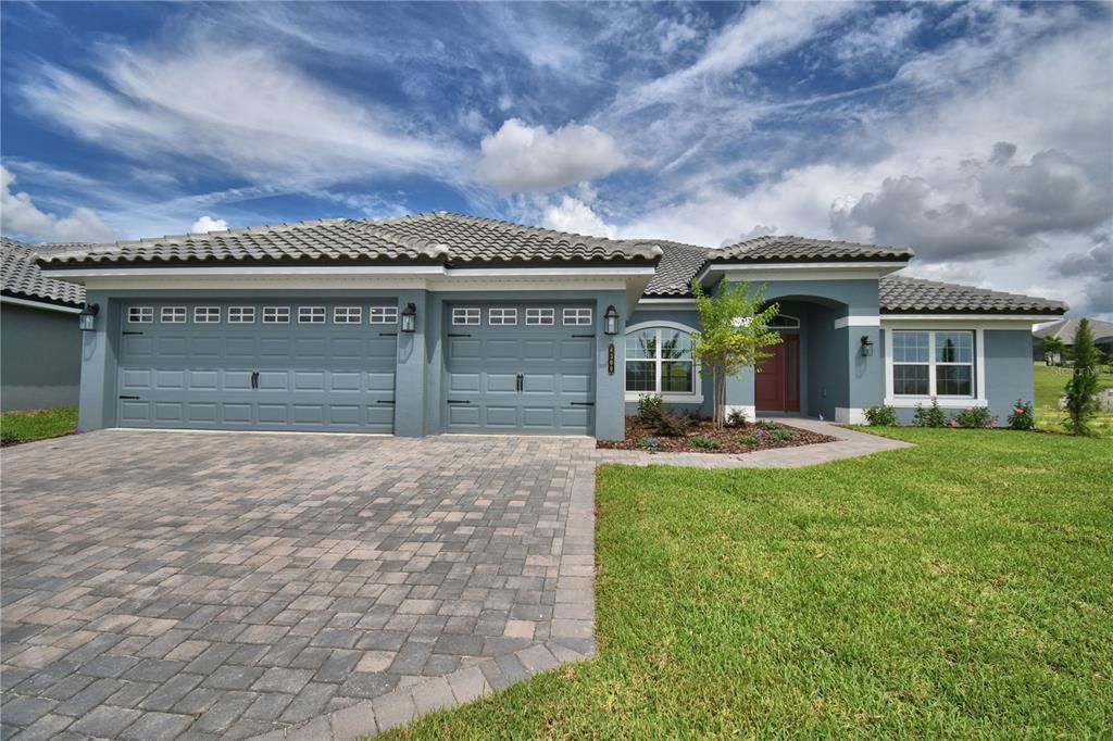 合同活跃: $546,792 (4 贝兹, 3 浴室, 2508 平方英尺)