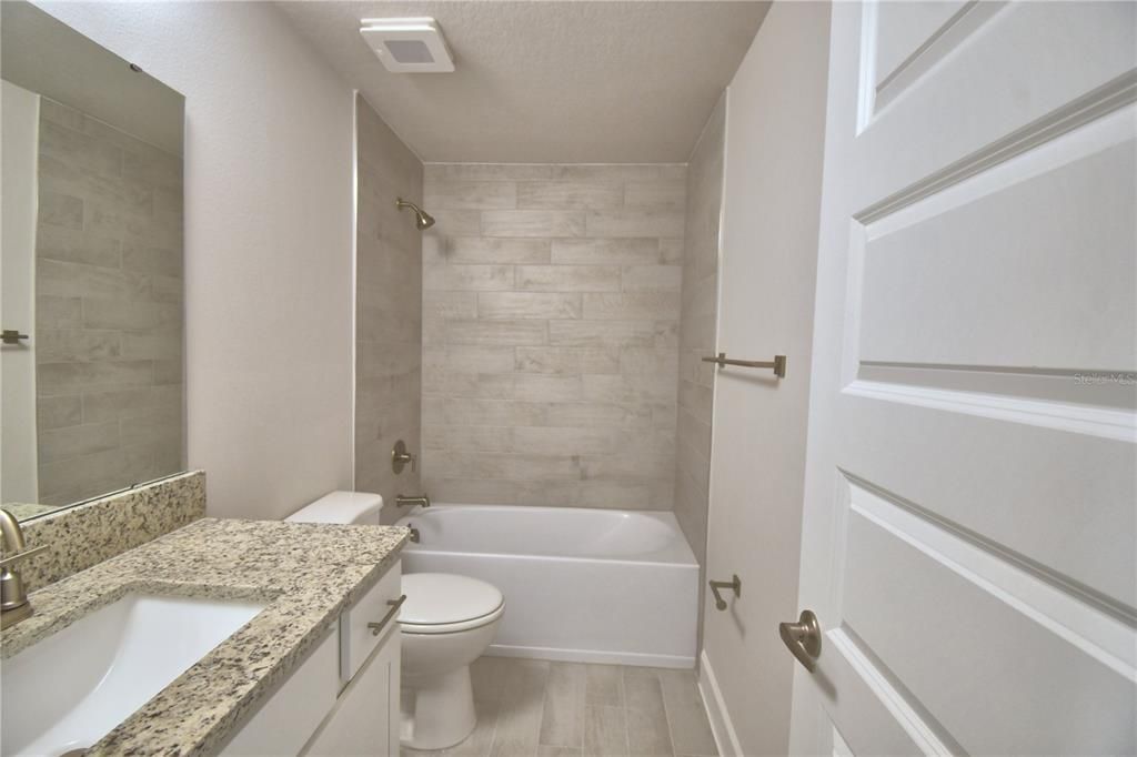 合同活跃: $546,792 (4 贝兹, 3 浴室, 2508 平方英尺)