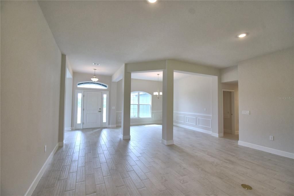 合同活跃: $546,792 (4 贝兹, 3 浴室, 2508 平方英尺)