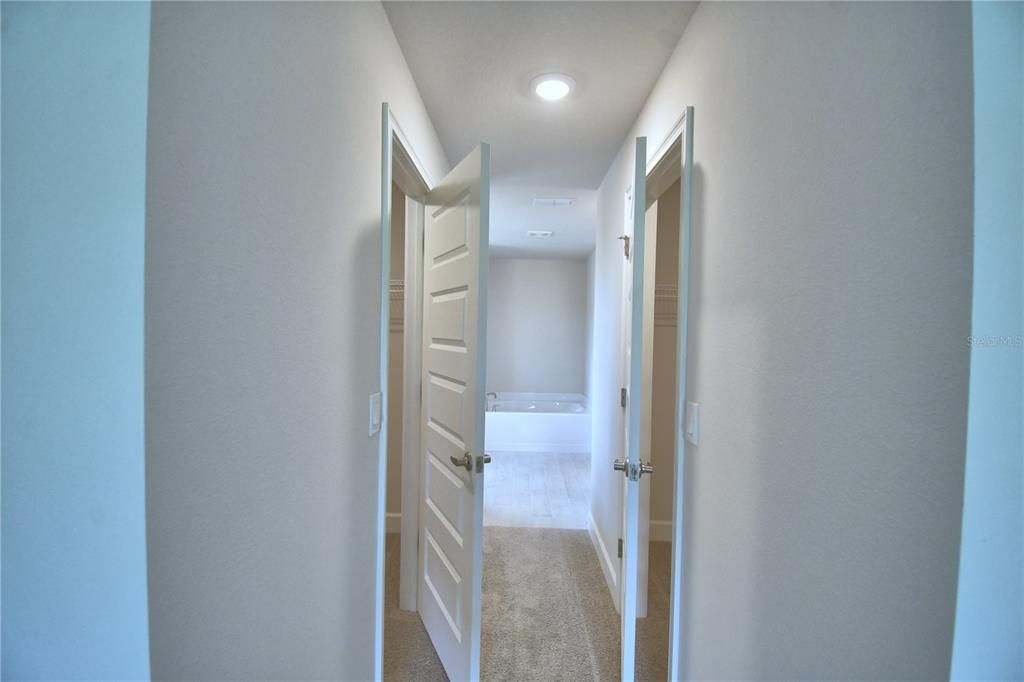 合同活跃: $546,792 (4 贝兹, 3 浴室, 2508 平方英尺)