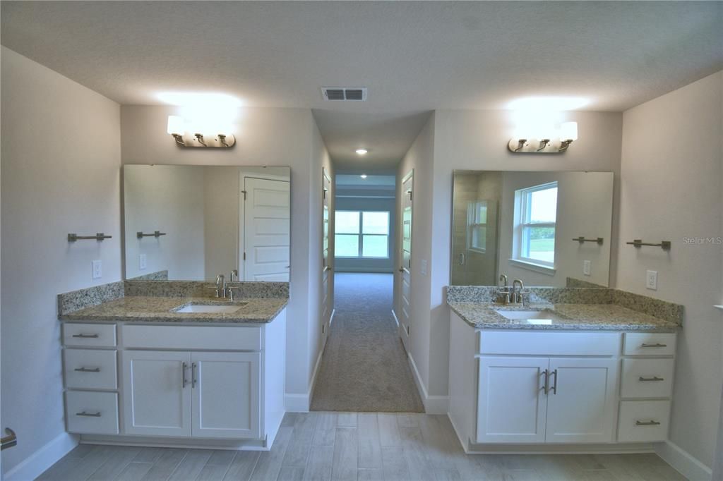 合同活跃: $546,792 (4 贝兹, 3 浴室, 2508 平方英尺)