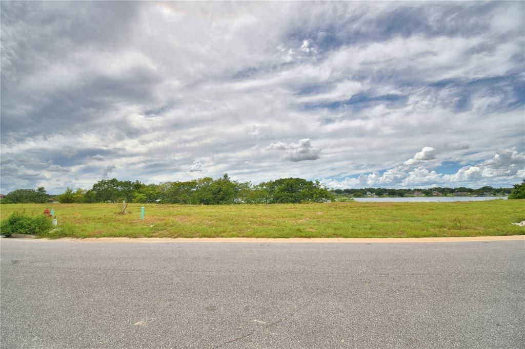 合同活跃: $546,792 (4 贝兹, 3 浴室, 2508 平方英尺)