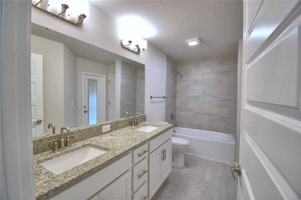 合同活跃: $546,792 (4 贝兹, 3 浴室, 2508 平方英尺)