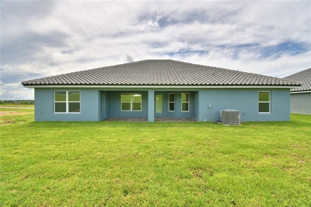 合同活跃: $546,792 (4 贝兹, 3 浴室, 2508 平方英尺)