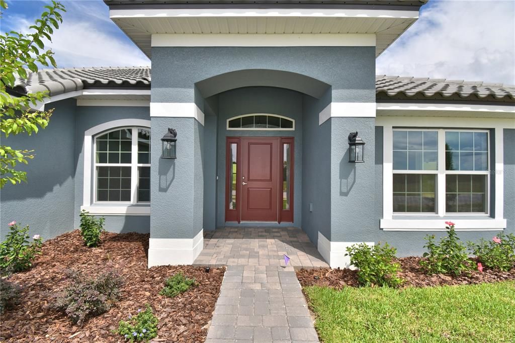 合同活跃: $546,792 (4 贝兹, 3 浴室, 2508 平方英尺)