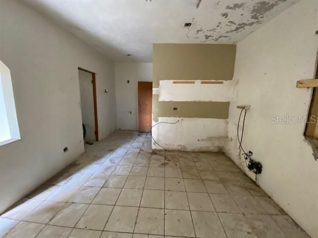 Vendido Recientemente: $66,000 (4 camas, 3 baños, 2333 Pies cuadrados)