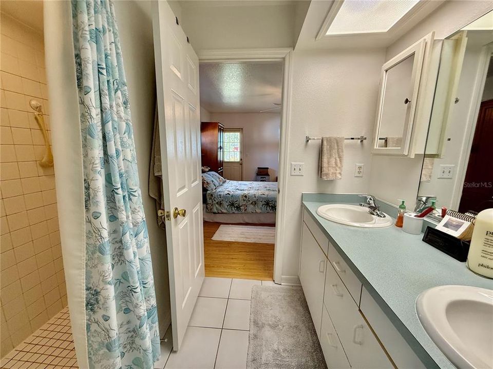 合同活跃: $344,900 (3 贝兹, 2 浴室, 1390 平方英尺)