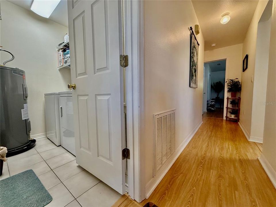 合同活跃: $344,900 (3 贝兹, 2 浴室, 1390 平方英尺)