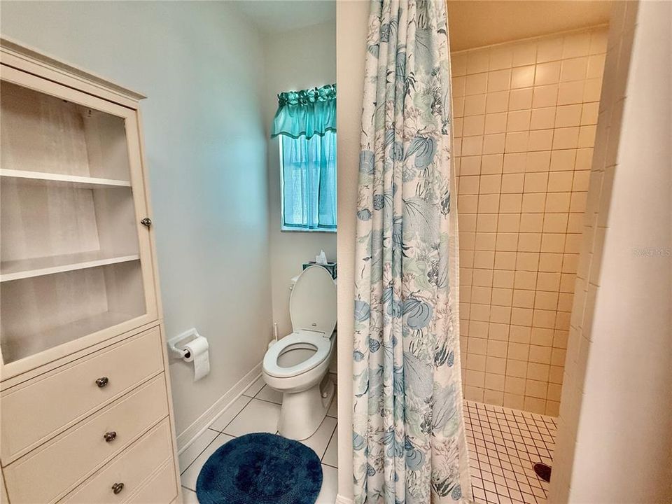 合同活跃: $344,900 (3 贝兹, 2 浴室, 1390 平方英尺)