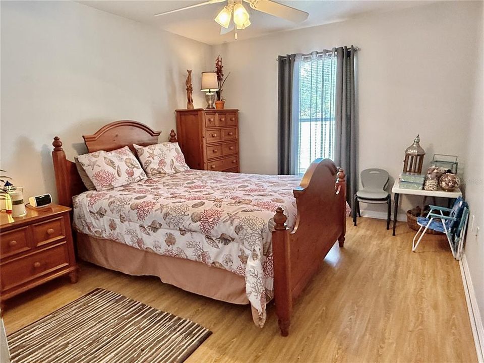 合同活跃: $344,900 (3 贝兹, 2 浴室, 1390 平方英尺)