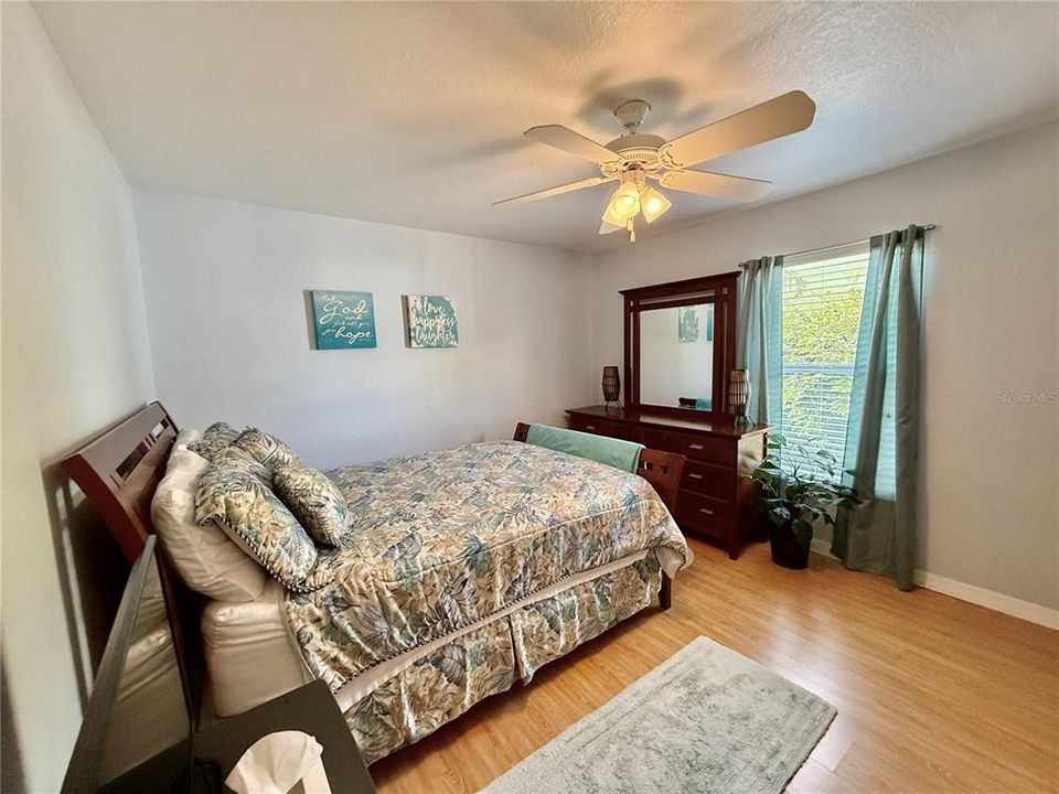 合同活跃: $344,900 (3 贝兹, 2 浴室, 1390 平方英尺)