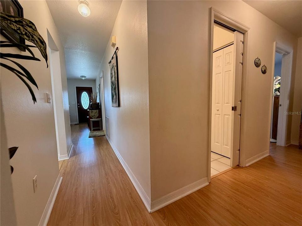 合同活跃: $344,900 (3 贝兹, 2 浴室, 1390 平方英尺)