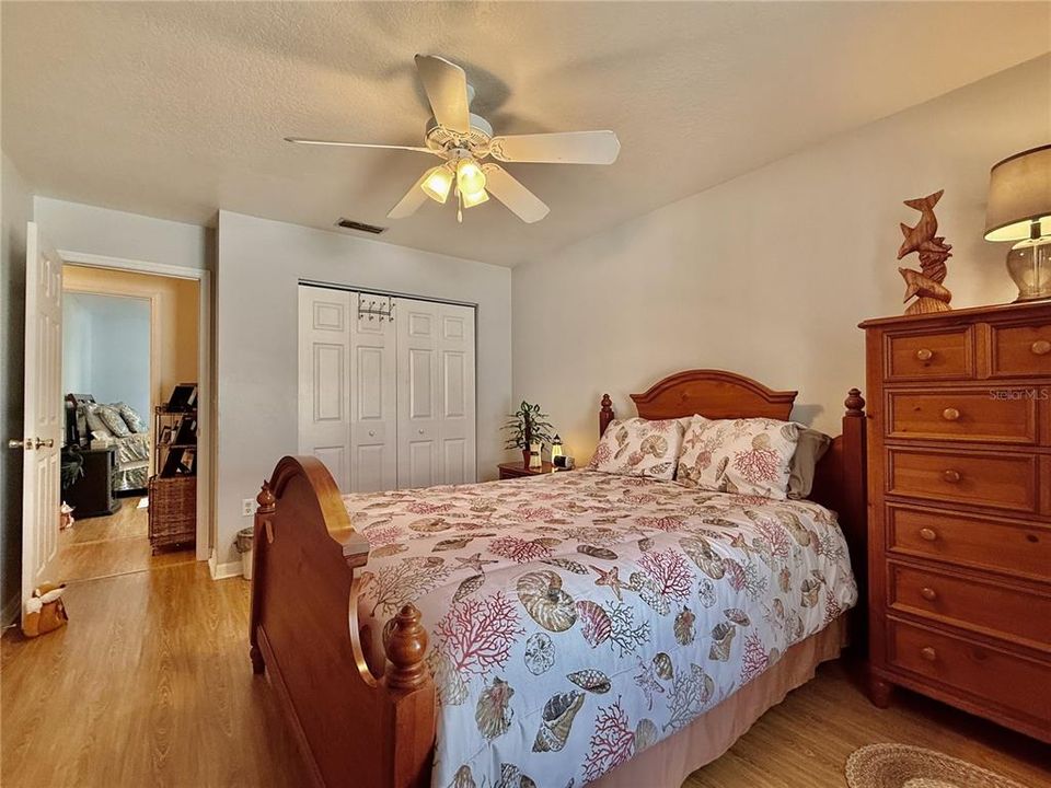 合同活跃: $344,900 (3 贝兹, 2 浴室, 1390 平方英尺)