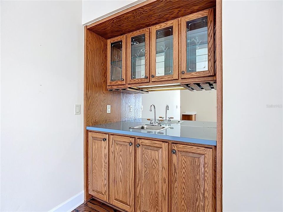 For Sale: $650,000 (3 beds, 2 baths, 2554 Square Feet)