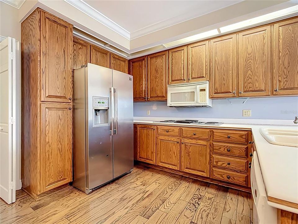 For Sale: $650,000 (3 beds, 2 baths, 2554 Square Feet)