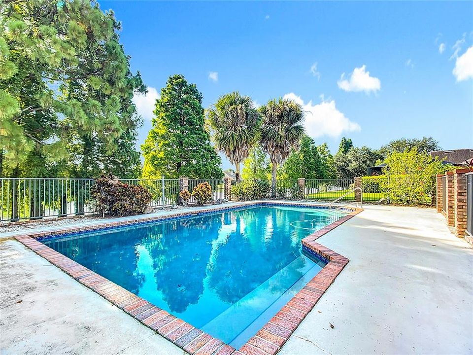 For Sale: $650,000 (3 beds, 2 baths, 2554 Square Feet)