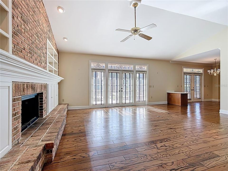 For Sale: $650,000 (3 beds, 2 baths, 2554 Square Feet)