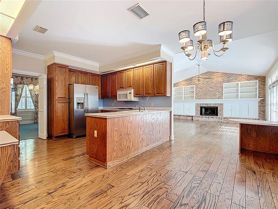 For Sale: $650,000 (3 beds, 2 baths, 2554 Square Feet)