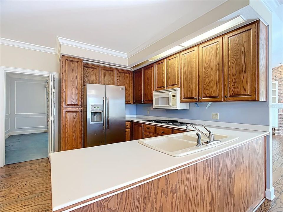 For Sale: $650,000 (3 beds, 2 baths, 2554 Square Feet)