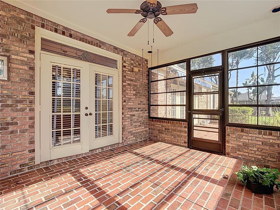 For Sale: $650,000 (3 beds, 2 baths, 2554 Square Feet)