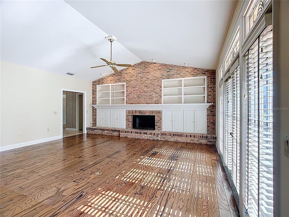 For Sale: $650,000 (3 beds, 2 baths, 2554 Square Feet)