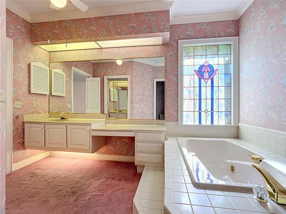 For Sale: $650,000 (3 beds, 2 baths, 2554 Square Feet)