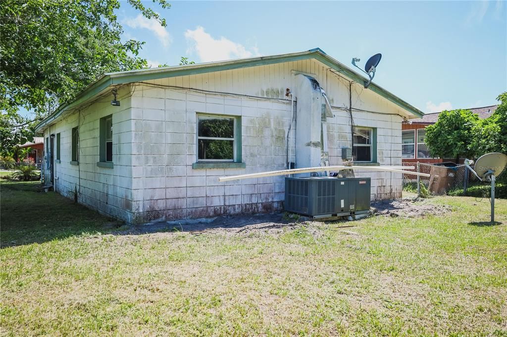 最近售出: $50,000 (2 贝兹, 1 浴室, 1196 平方英尺)