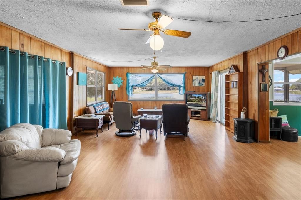 待售: $659,000 (3 贝兹, 1 浴室, 1808 平方英尺)