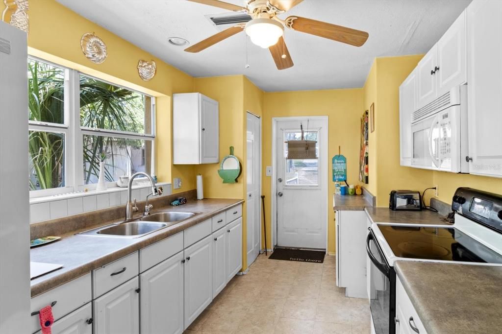 待售: $659,000 (3 贝兹, 1 浴室, 1808 平方英尺)