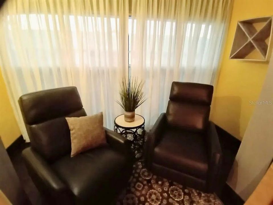 待售: $243,900 (2 贝兹, 2 浴室, 1135 平方英尺)