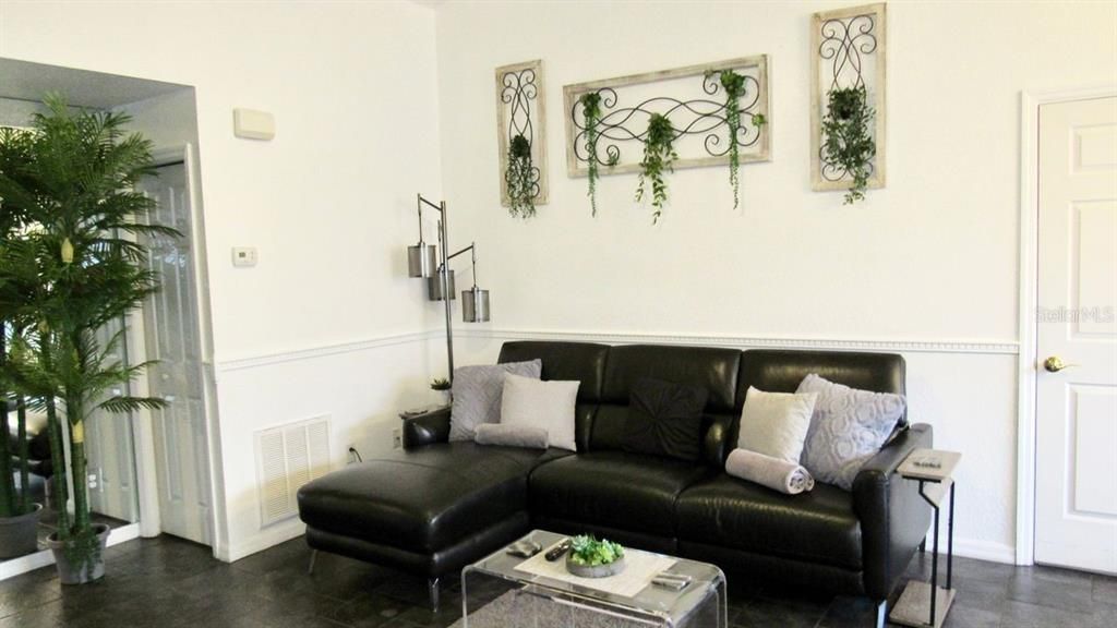 待售: $243,900 (2 贝兹, 2 浴室, 1135 平方英尺)