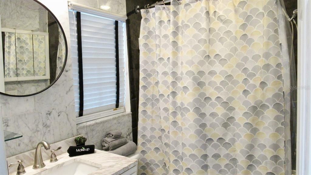 待售: $243,900 (2 贝兹, 2 浴室, 1135 平方英尺)