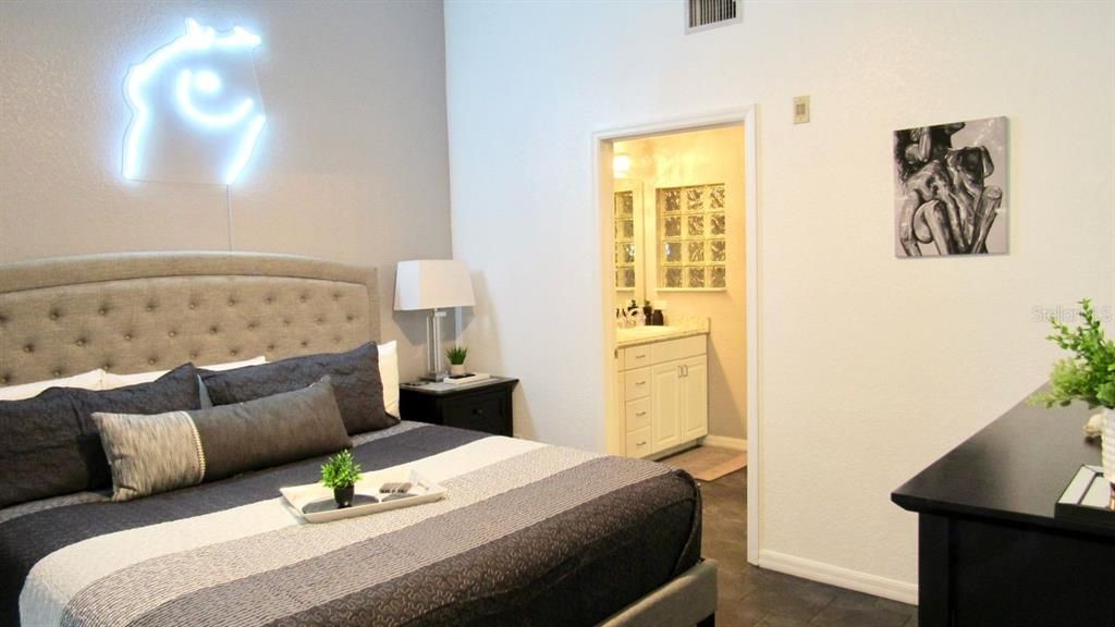 待售: $243,900 (2 贝兹, 2 浴室, 1135 平方英尺)