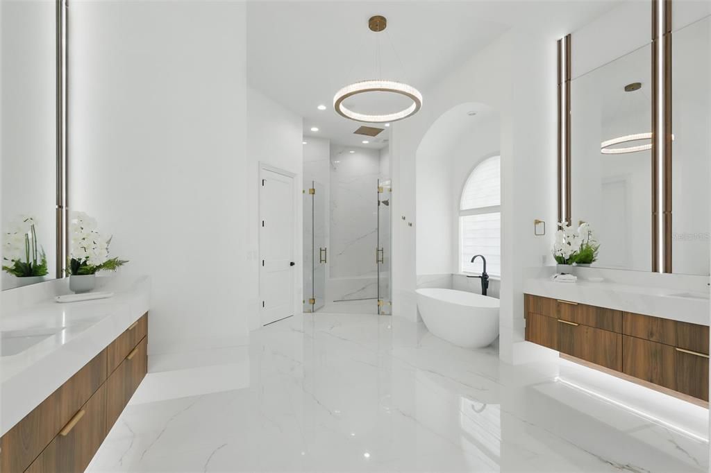 For Sale: $6,800,000 (5 beds, 5 baths, 6257 Square Feet)