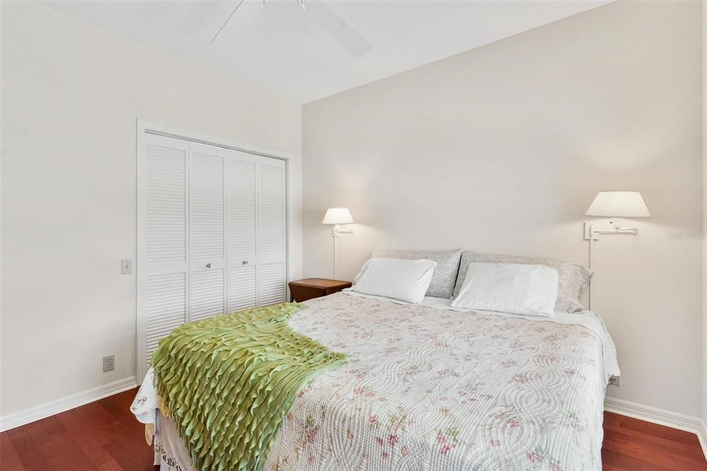 Под контрактом: $299,900 (3 спален, 2 ванн, 2028 Квадратных фут)