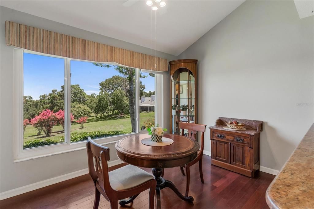 Под контрактом: $299,900 (3 спален, 2 ванн, 2028 Квадратных фут)