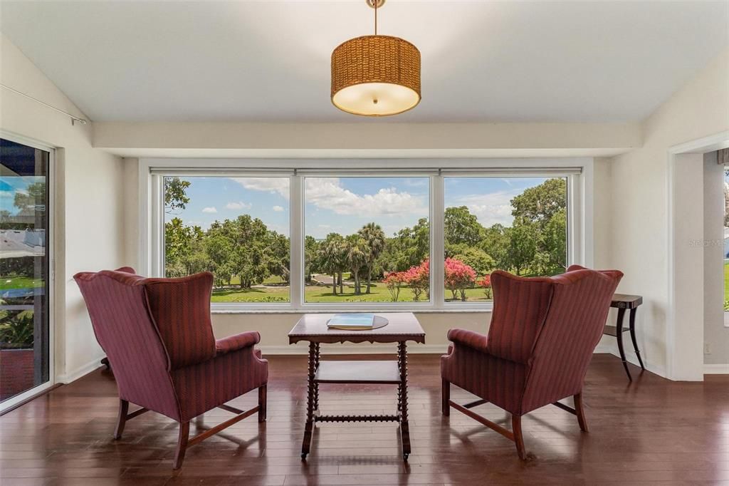 Под контрактом: $299,900 (3 спален, 2 ванн, 2028 Квадратных фут)