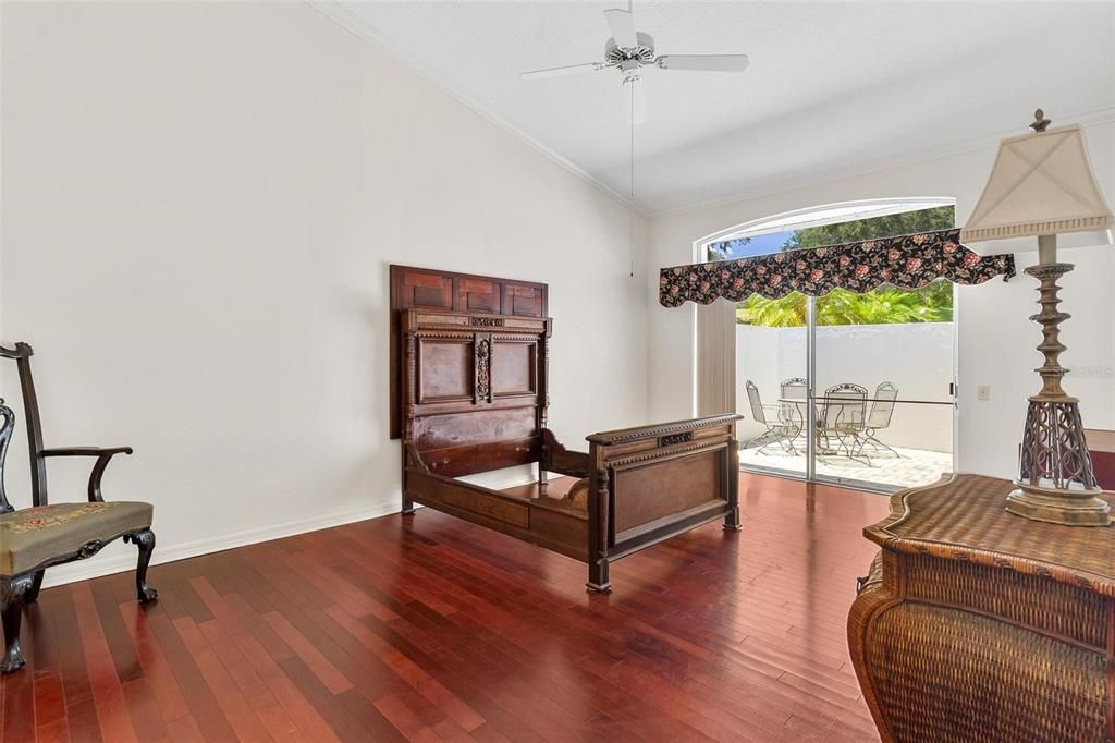 Под контрактом: $299,900 (3 спален, 2 ванн, 2028 Квадратных фут)