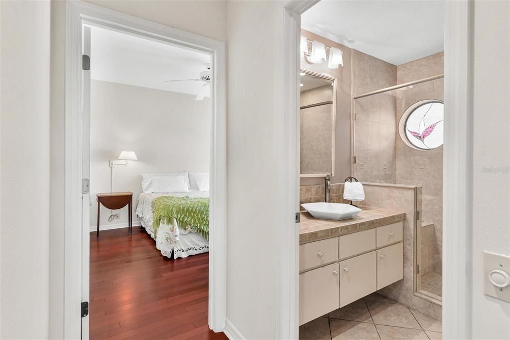 Под контрактом: $299,900 (3 спален, 2 ванн, 2028 Квадратных фут)