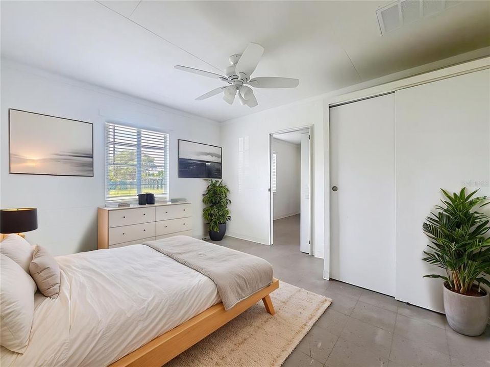 For Rent: $1,100 (1 beds, 1 baths, 1008 Square Feet)