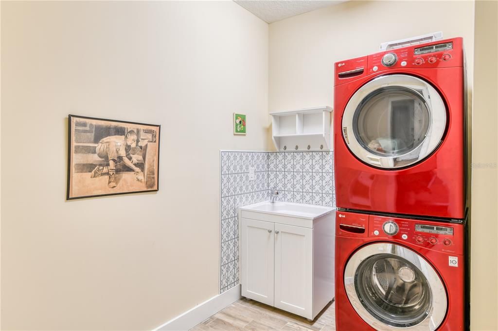 Active With Contract: $669,000 (3 beds, 2 baths, 2070 Square Feet)