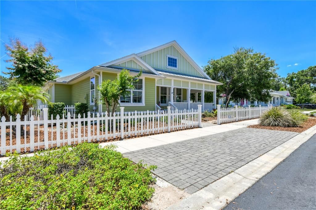 Active With Contract: $669,000 (3 beds, 2 baths, 2070 Square Feet)