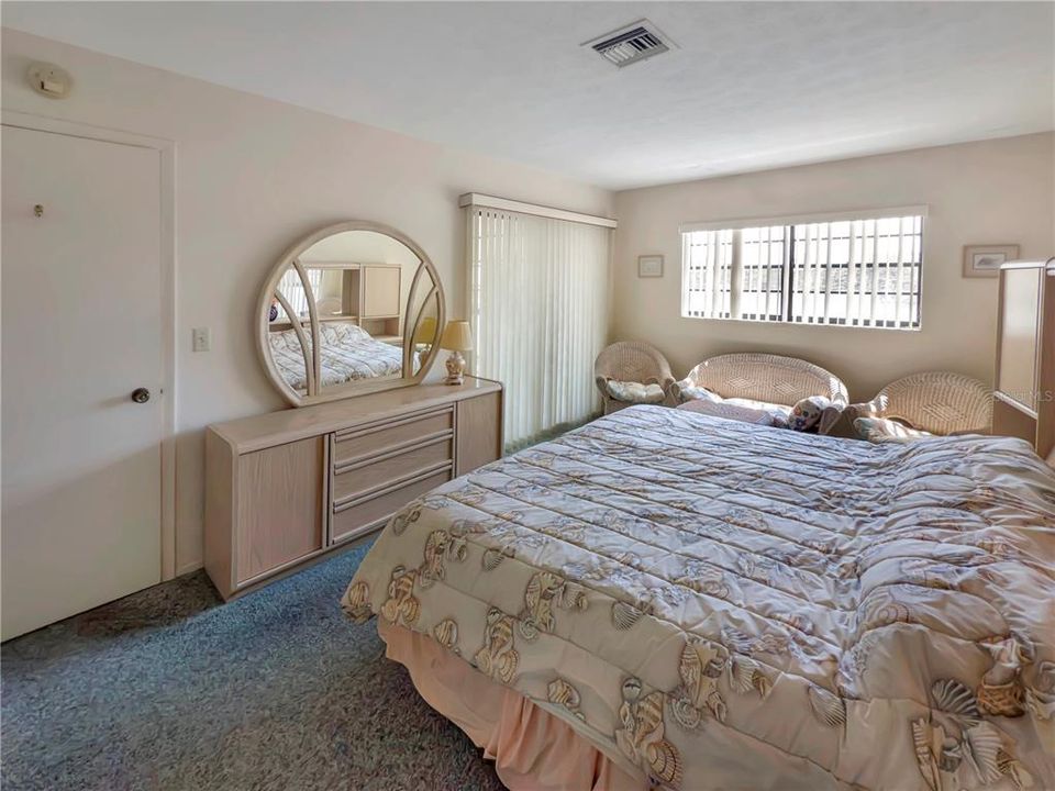 待售: $139,000 (2 贝兹, 2 浴室, 1056 平方英尺)