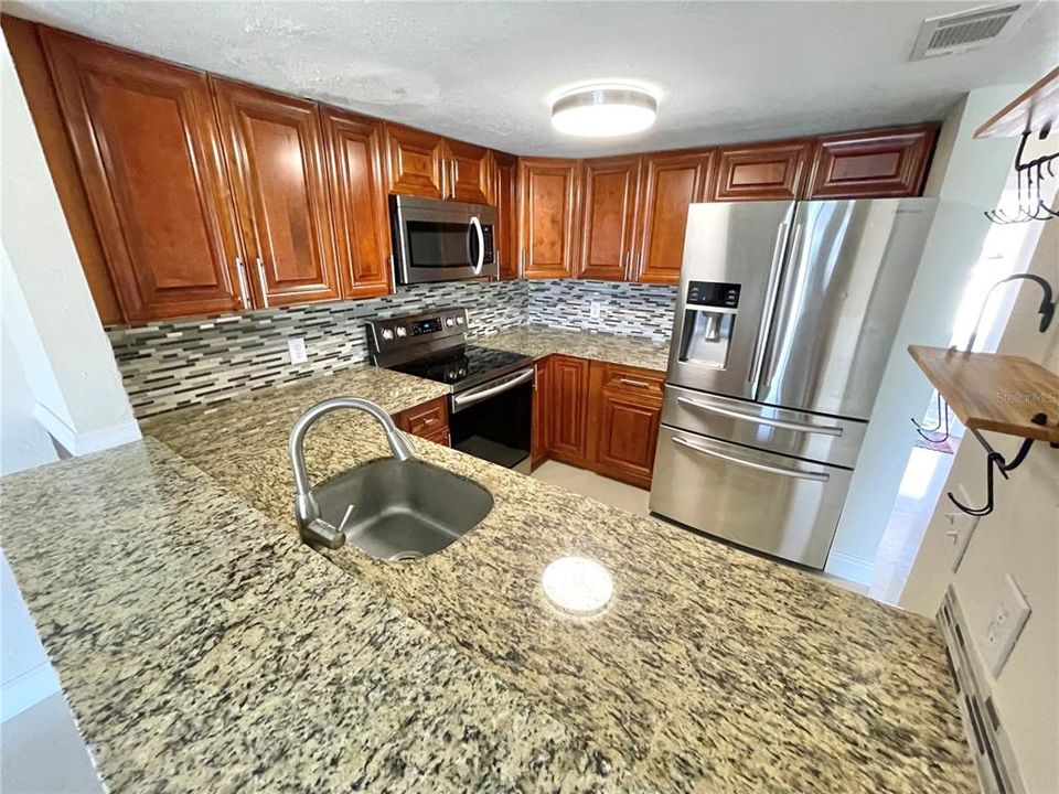 For Sale: $239,900 (2 beds, 2 baths, 1200 Square Feet)
