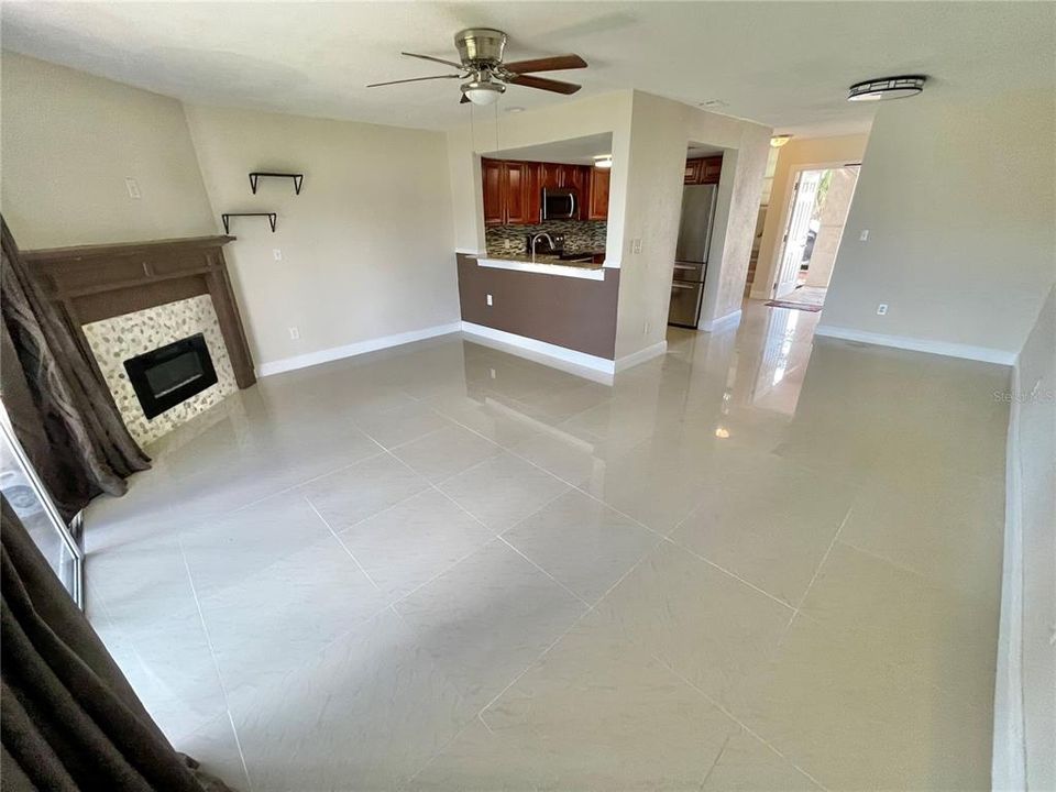 For Sale: $239,900 (2 beds, 2 baths, 1200 Square Feet)