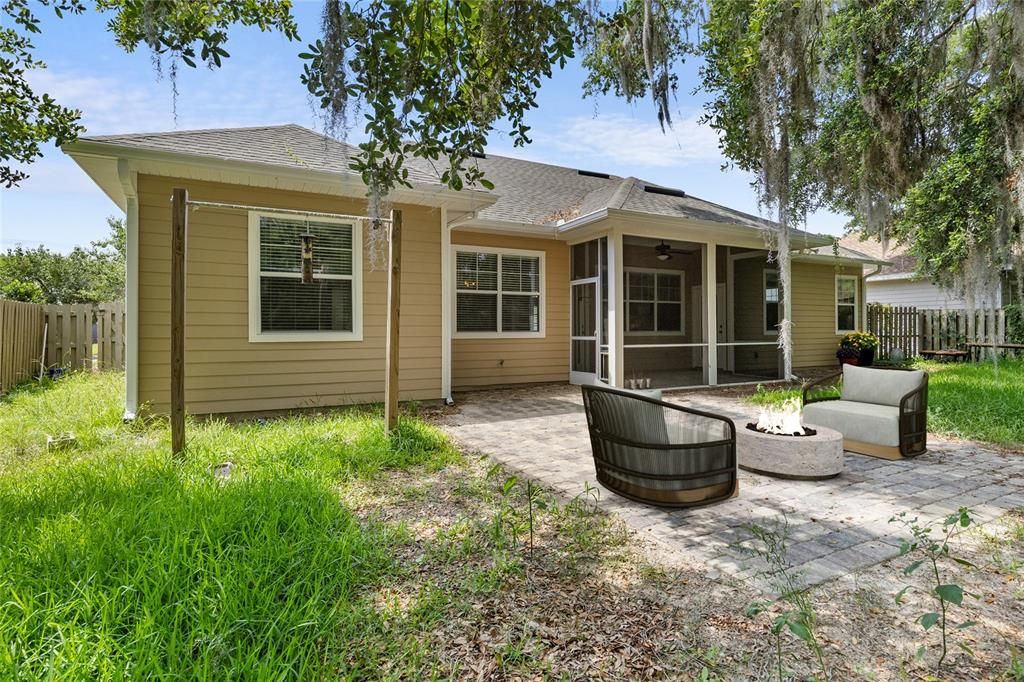 合同活跃: $400,000 (4 贝兹, 2 浴室, 1813 平方英尺)