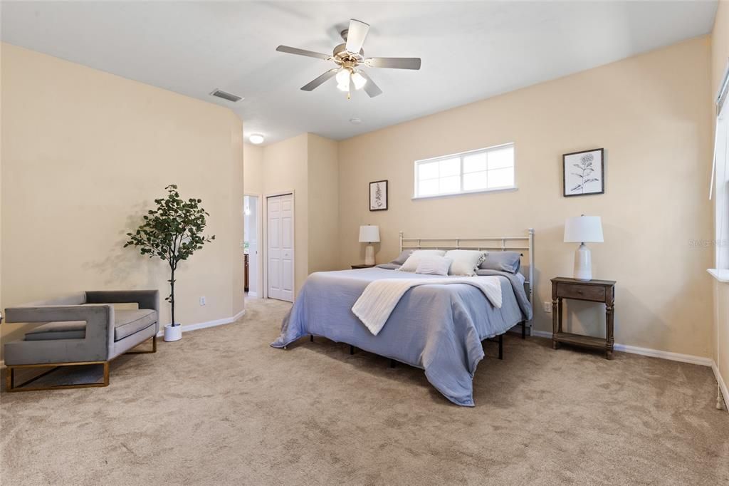 合同活跃: $400,000 (4 贝兹, 2 浴室, 1813 平方英尺)