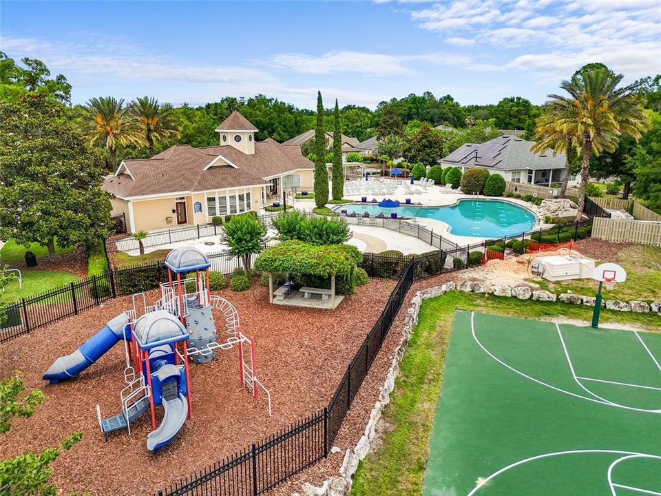 合同活跃: $400,000 (4 贝兹, 2 浴室, 1813 平方英尺)