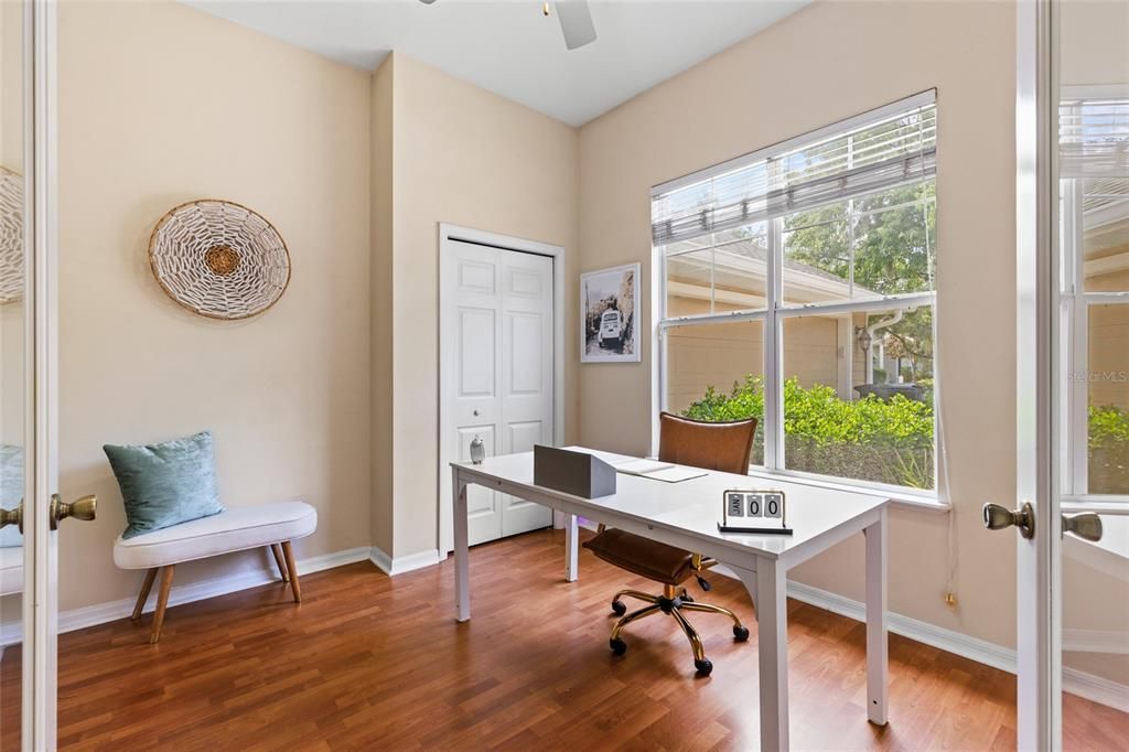 合同活跃: $400,000 (4 贝兹, 2 浴室, 1813 平方英尺)